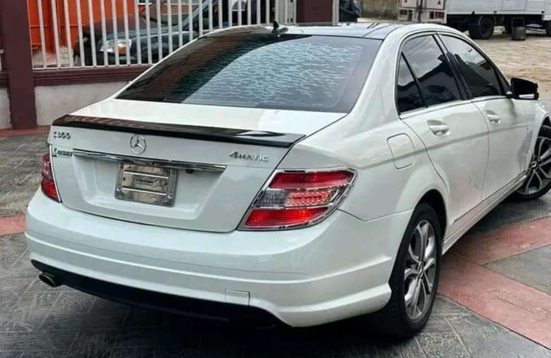 Thumbnail 2 of 2009 Mercedes-Benz C-Class